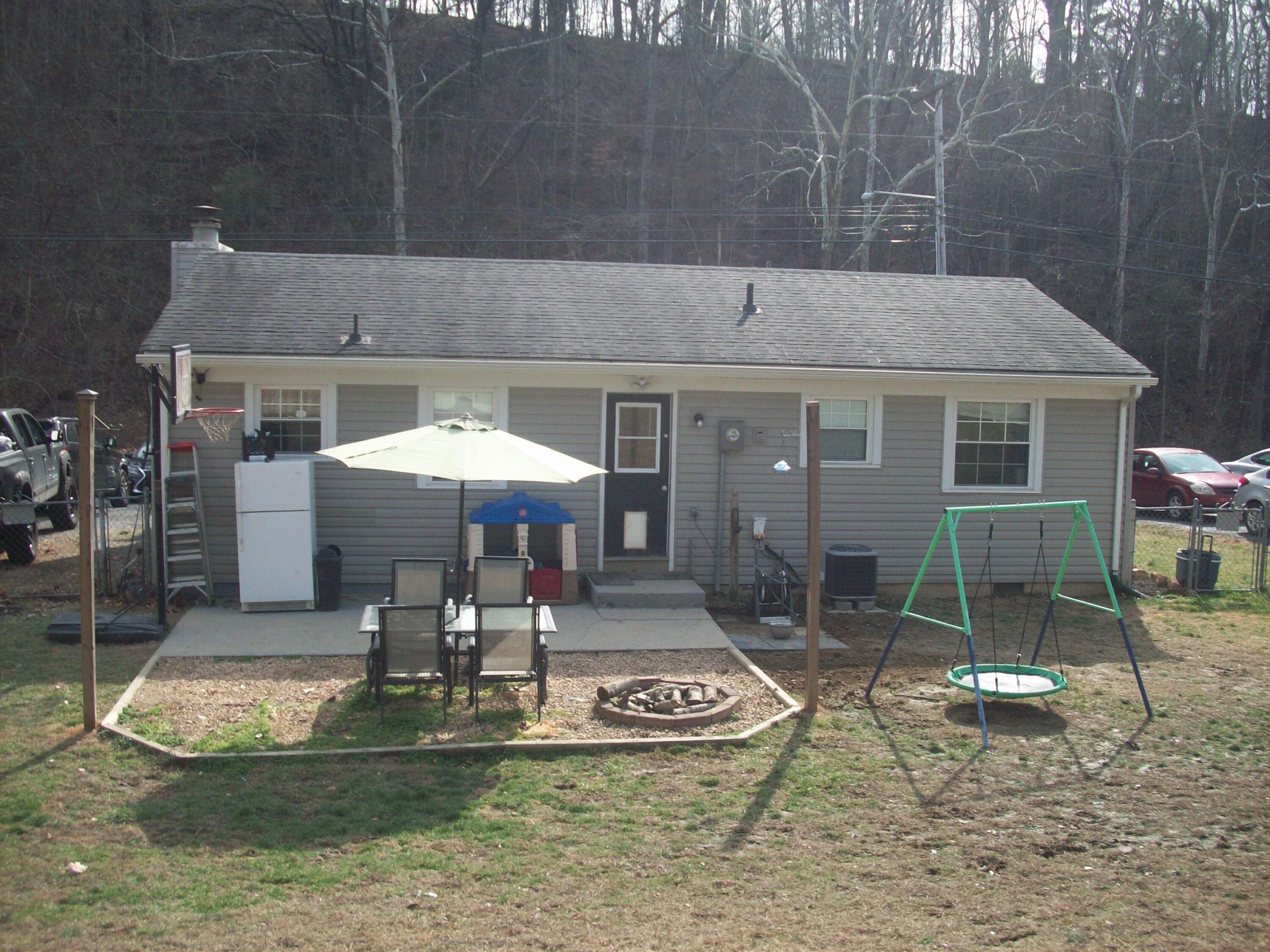 8211 Wood Haven Road Roanoke, VA 24019 - Photo 14 of 16 100_3282