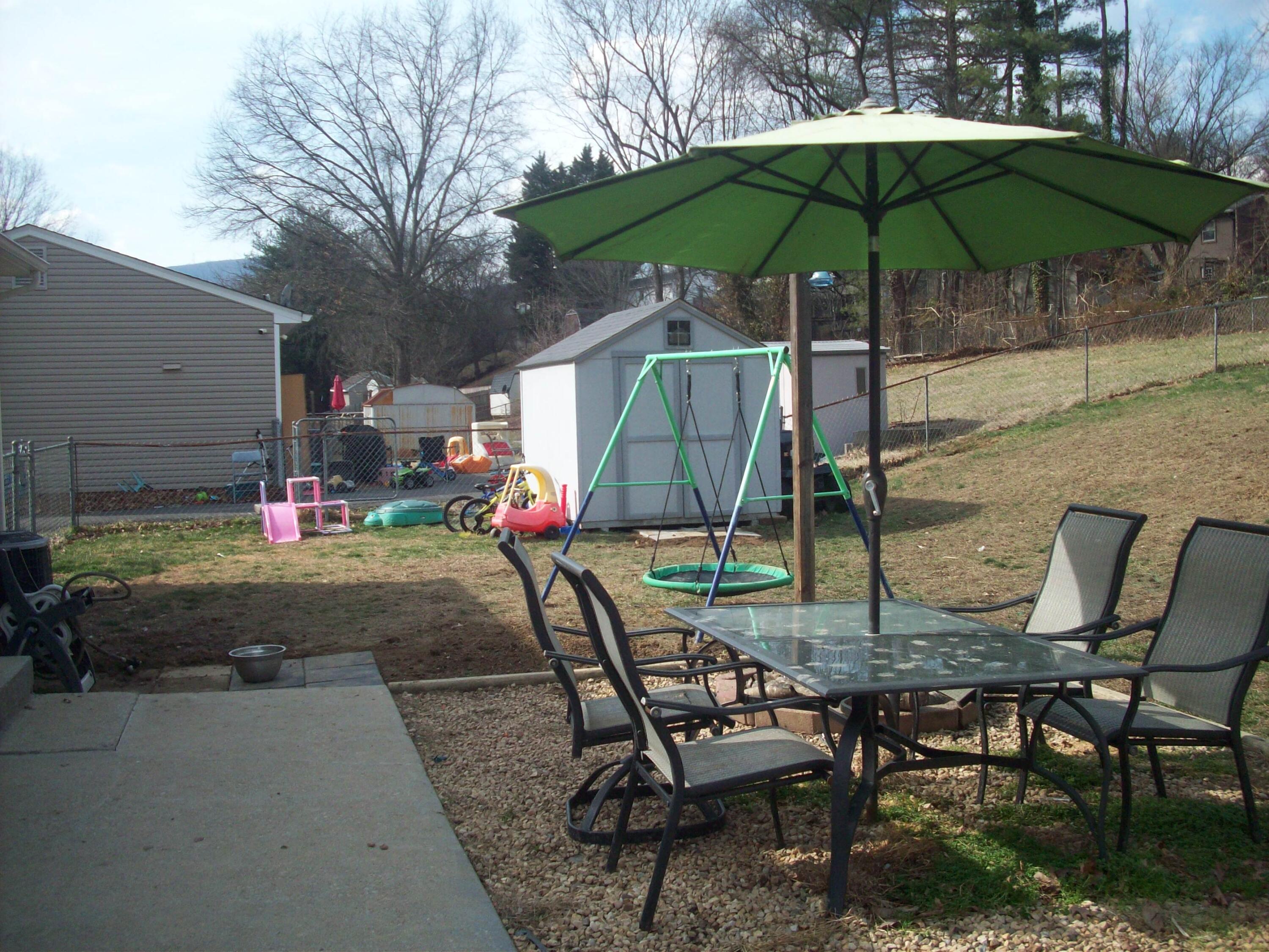 8211 Wood Haven Road Roanoke, VA 24019 - Photo 15 of 16 100_3284