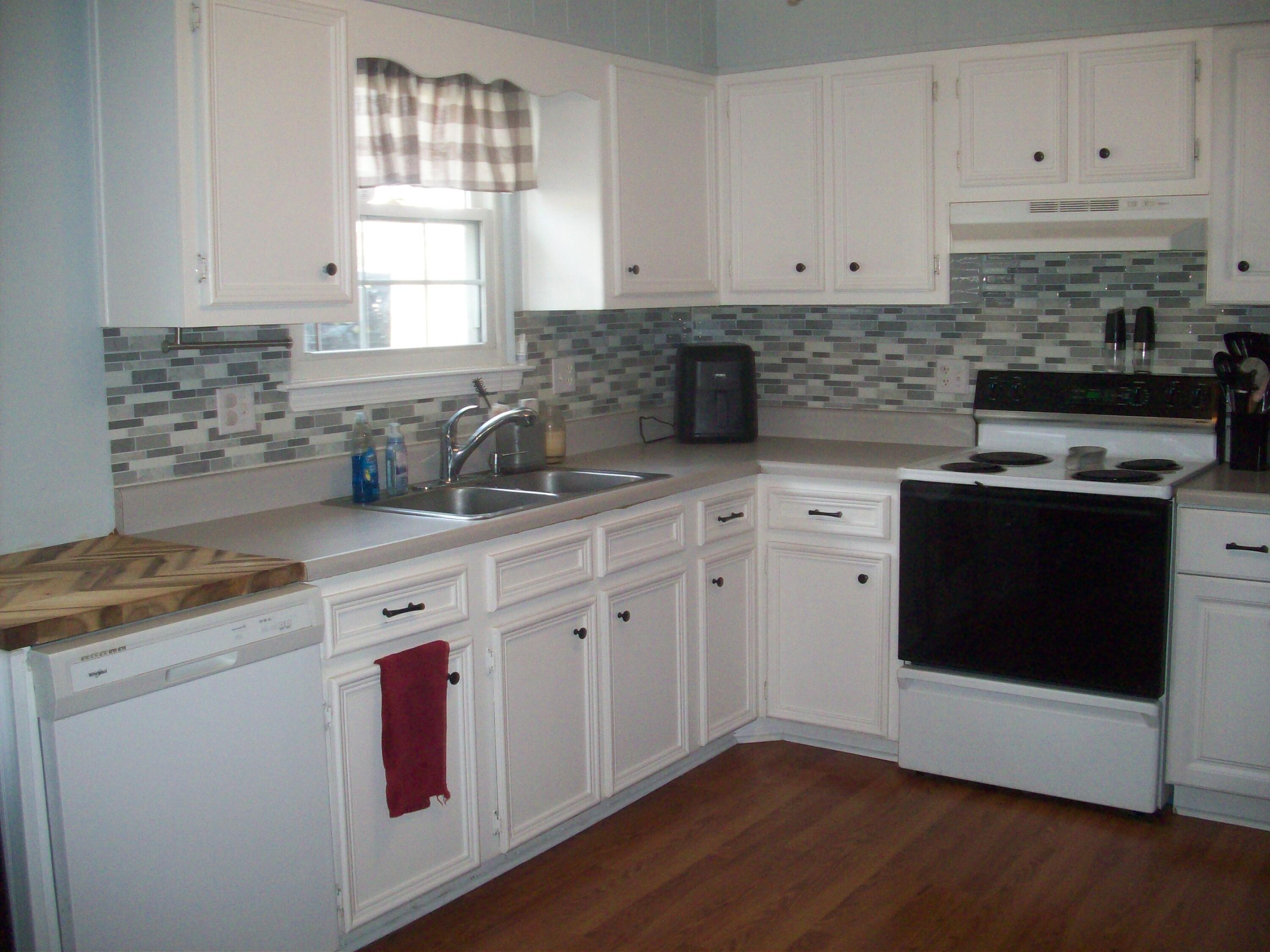 8211 Wood Haven Road Roanoke, VA 24019 - Photo 4 of 16 100_3294