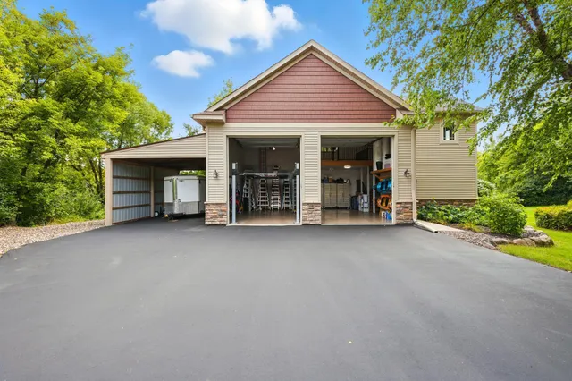 $1,050,000 | 10684 Alameda Avenue, Inver Grove Heights, MN 55077