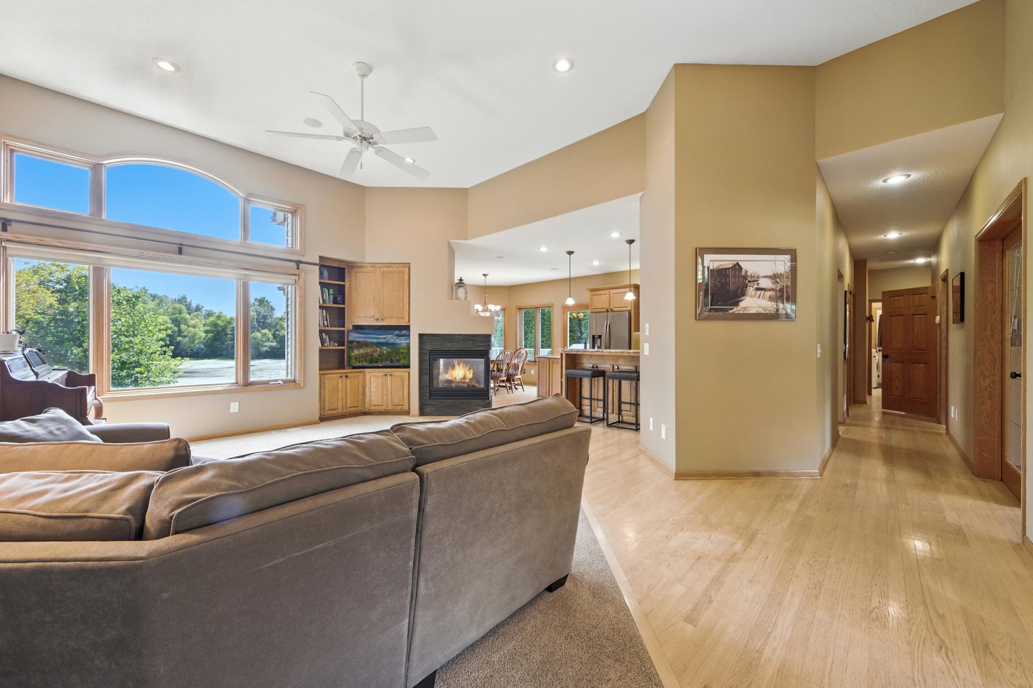 10684 Alameda Avenue Inver Grove Heights, MN 55077 - Photo 3 of 32