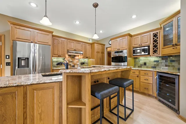 $1,050,000 | 10684 Alameda Avenue, Inver Grove Heights, MN 55077