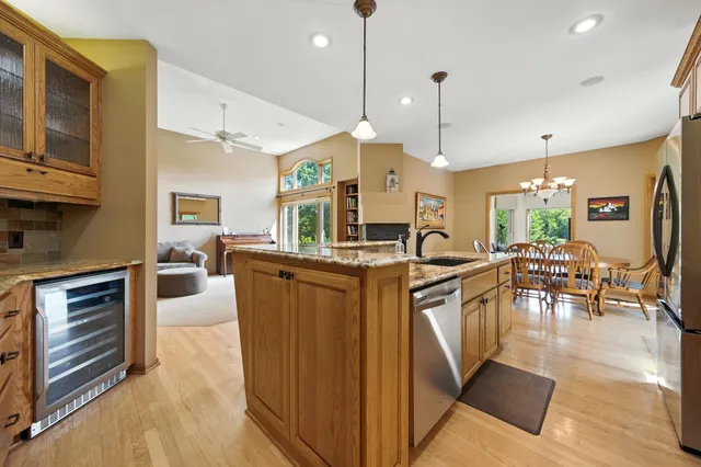 $1,050,000 | 10684 Alameda Avenue, Inver Grove Heights, MN 55077