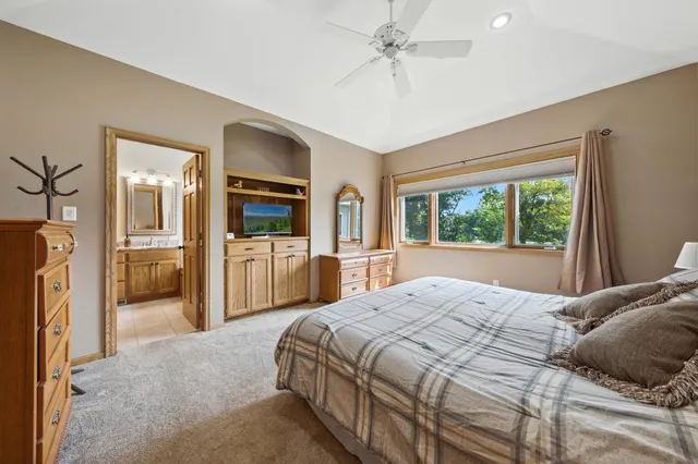 $1,050,000 | 10684 Alameda Avenue, Inver Grove Heights, MN 55077