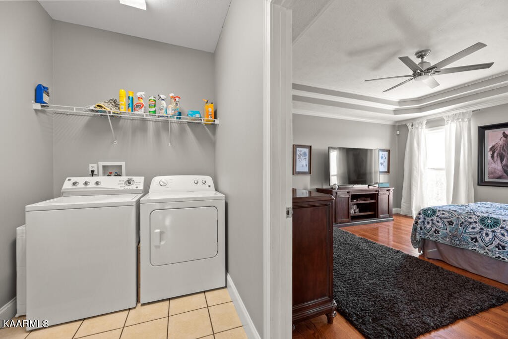2582 Meadow Road West Greenback, TN 37742 - Photo 25 of 60 a view of living room and washer and dryer