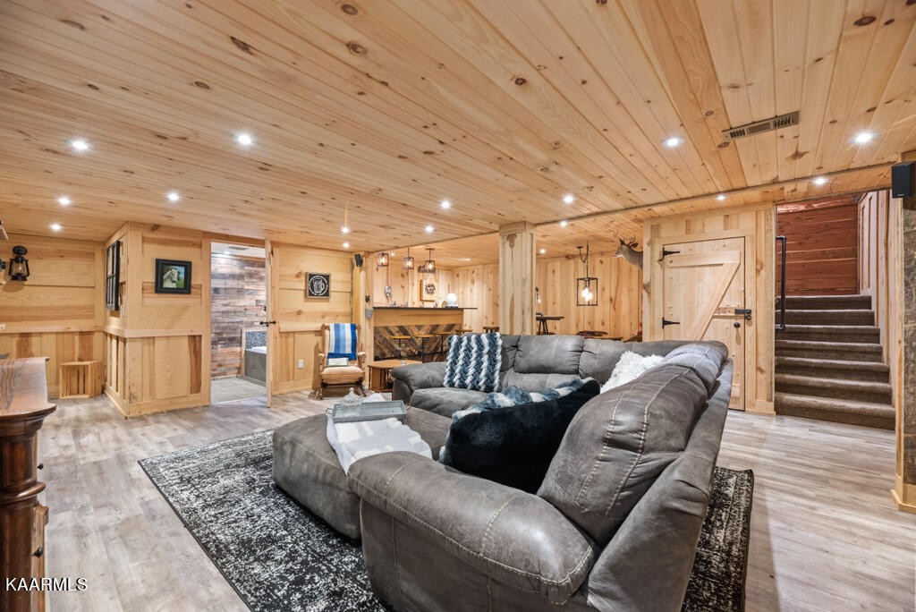 2582 Meadow Road West Greenback, TN 37742 - Photo 36 of 60 a living room with furniture