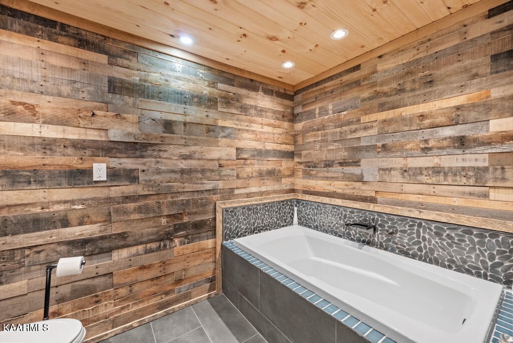 2582 Meadow Road West Greenback, TN 37742 - Photo 48 of 60 a bathroom with a bathtub and shower