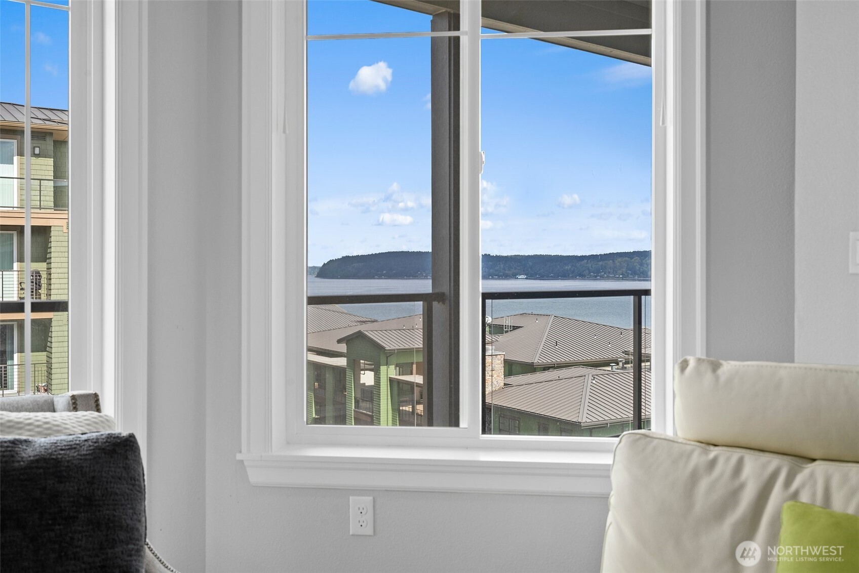 4961 Main Street, Unit 710 Tacoma, WA 98407 - Photo 10 of 24 a view of a window and a living room