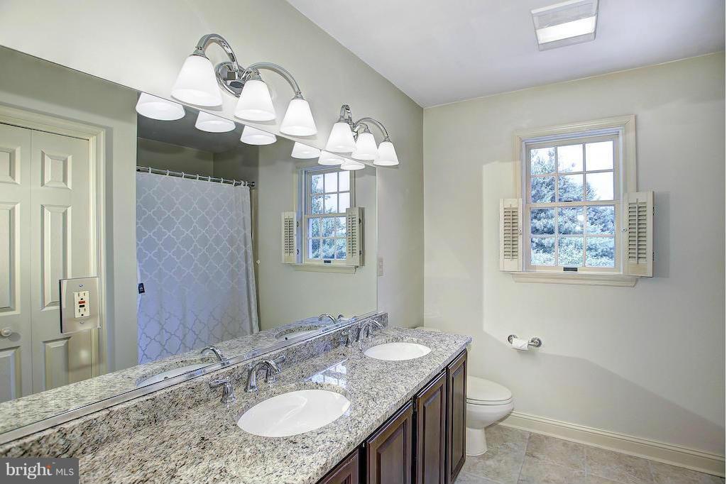 17600 Hardy Road Mount Airy, MD 21771 - Photo 18 of 30 Full Hallway BA upstairs w/new granite & tile flr