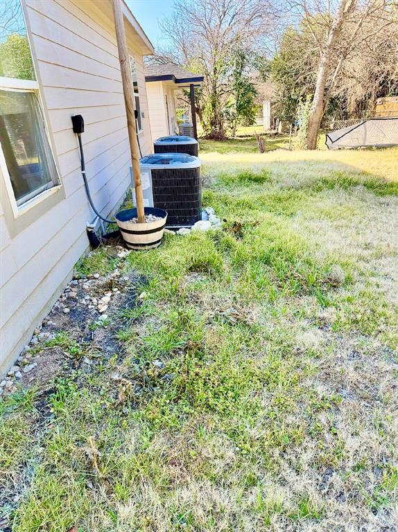 812 South 22nd Street Temple, TX 76501 - Photo 31 of 34 a backyard of a house with yard and outdoor seating