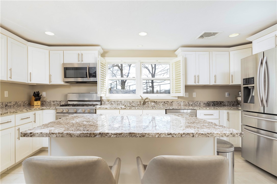 16 Loxley Road Providence, RI 02908 - Photo 3 of 45