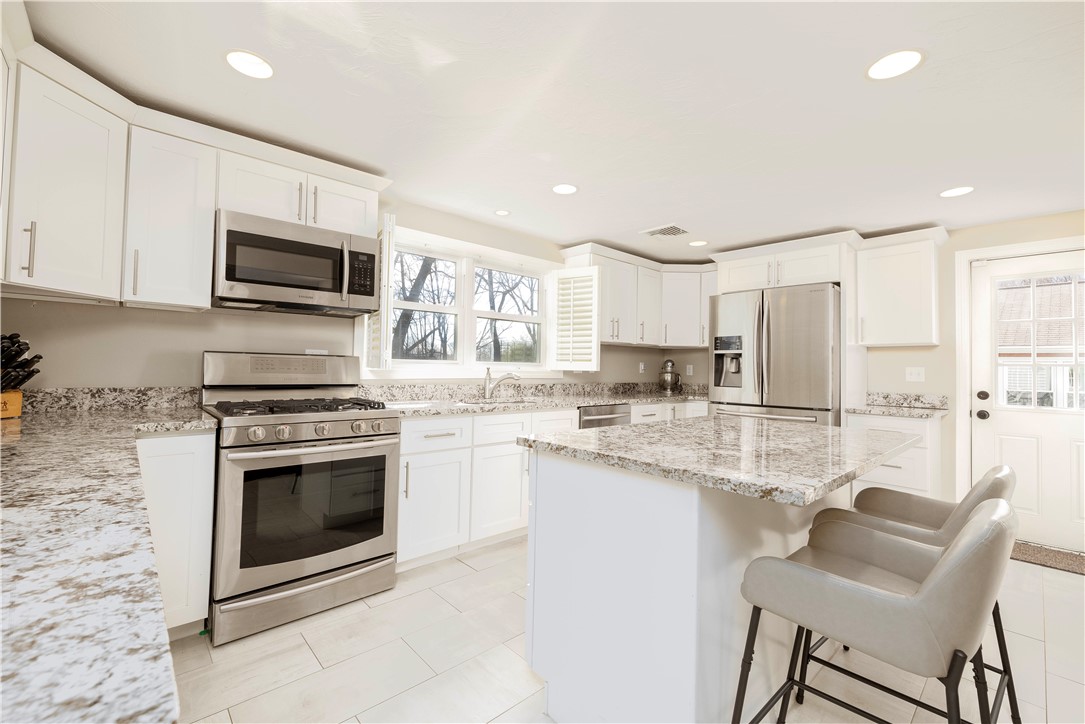 16 Loxley Road Providence, RI 02908 - Photo 5 of 45