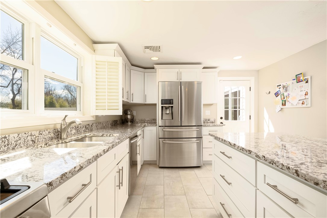 16 Loxley Road Providence, RI 02908 - Photo 6 of 45