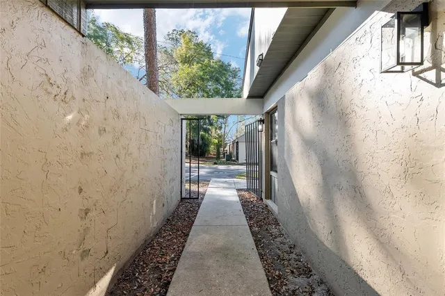 a view of a pathway with a pathway