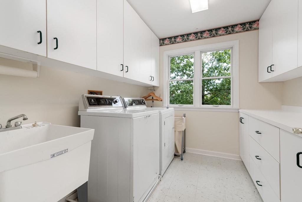 156 West Cruikshank Road Butler, PA 16002 - Photo 18 of 25 a room with dryer and washer