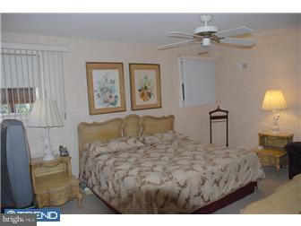 1411 Clements Road Wyncote, PA 19095 - Photo 7 of 12 a bedroom with a bed and a lamp