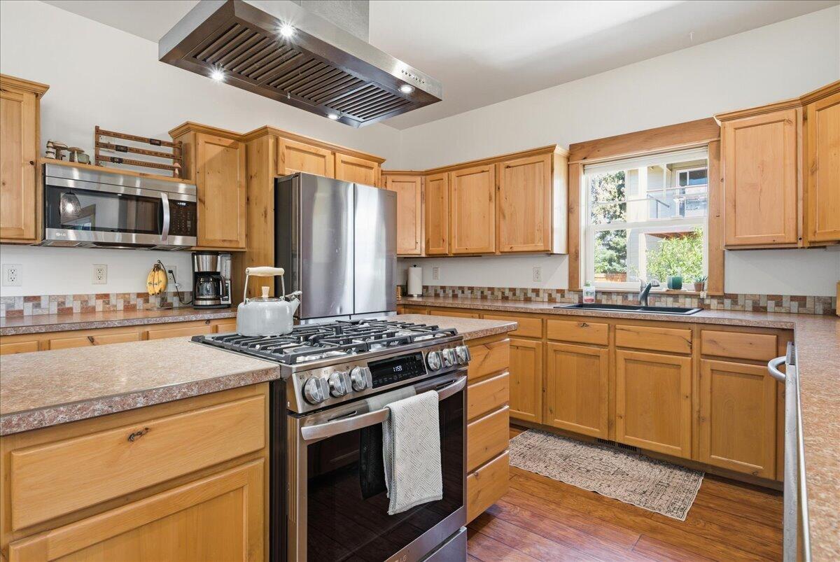 210 North Maple Street Sisters, OR 97759 - Photo 16 of 61 18-018_DSC00516