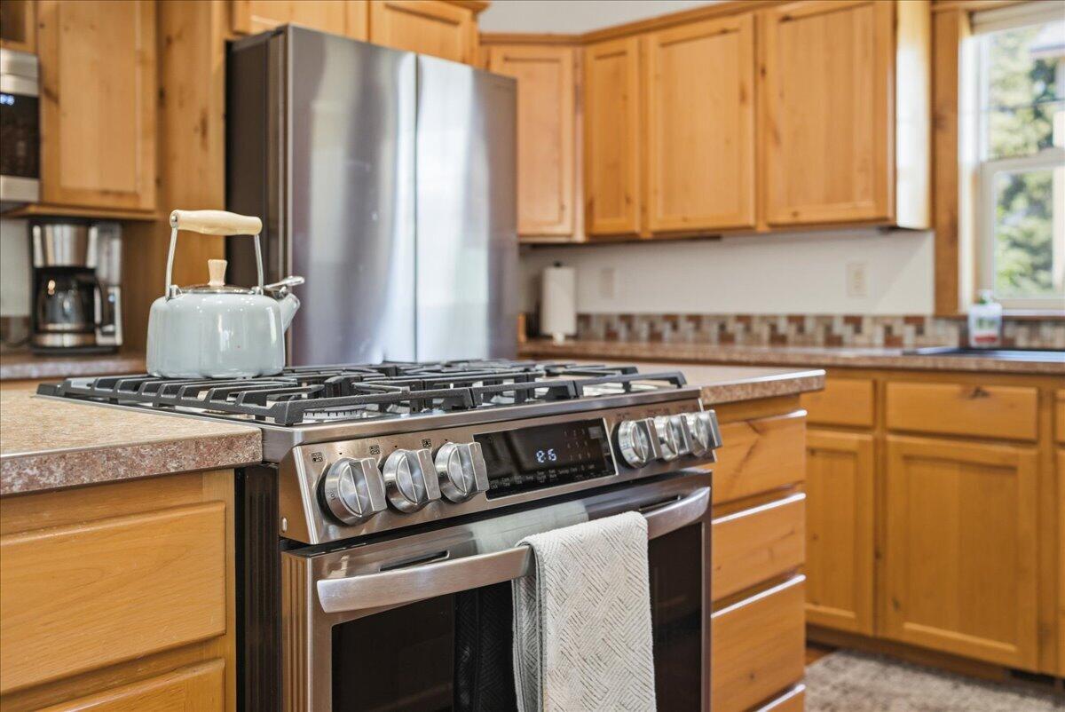 210 North Maple Street Sisters, OR 97759 - Photo 17 of 61 20-022_DSC00608