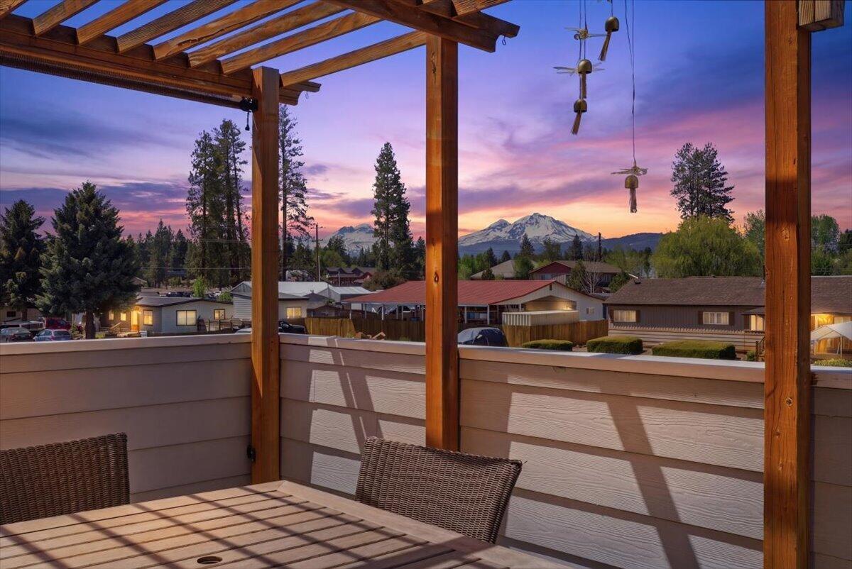 210 North Maple Street Sisters, OR 97759 - Photo 3 of 61 36-067_DSC00623_twilight_7b48191c