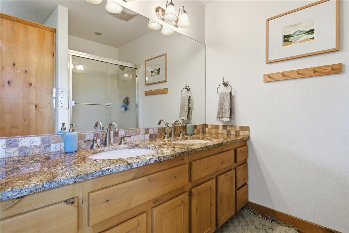 210 North Maple Street Sisters, OR 97759 - Photo 37 of 61 43-045_DSC00416