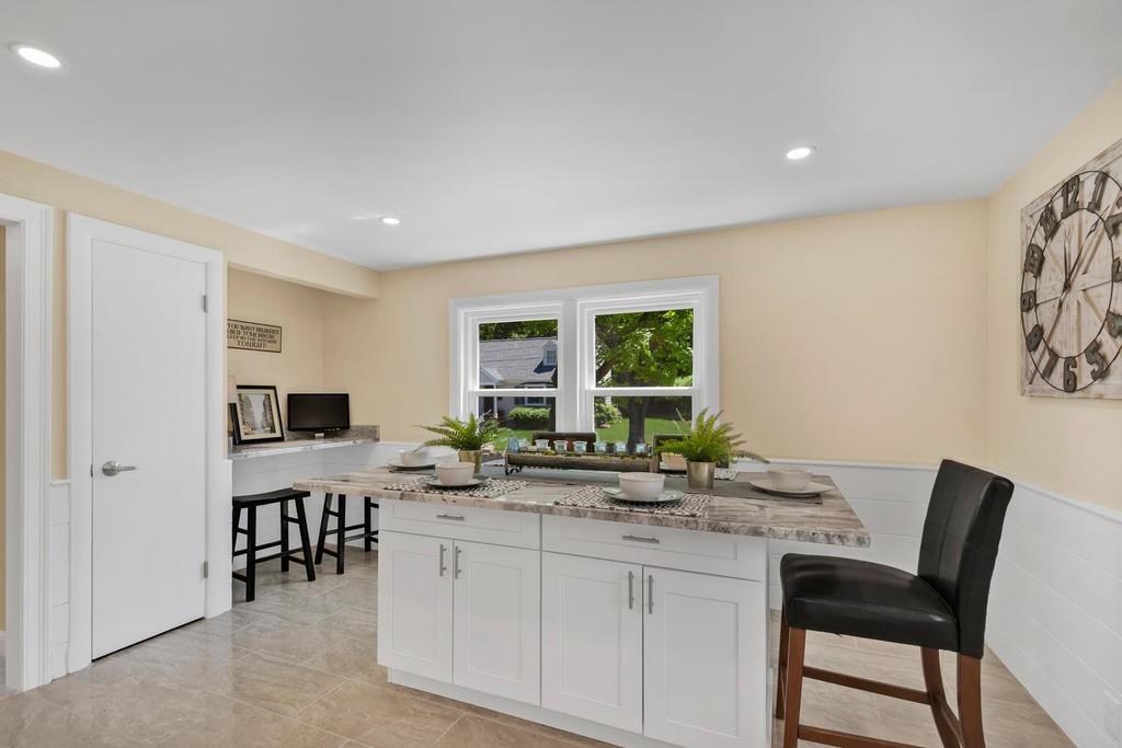 8 Swansea Road Wakefield, MA 01880 - Photo 9 of 37 Gallery Image 9
