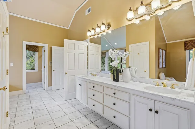 $3,399,000 | 5045 Blackhawk Drive, Danville, CA 94506