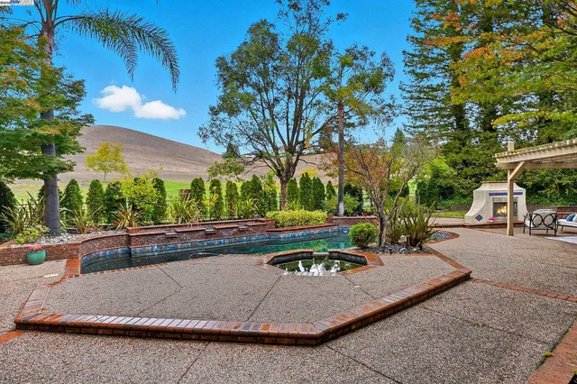 $3,399,000 | 5045 Blackhawk Drive, Danville, CA 94506