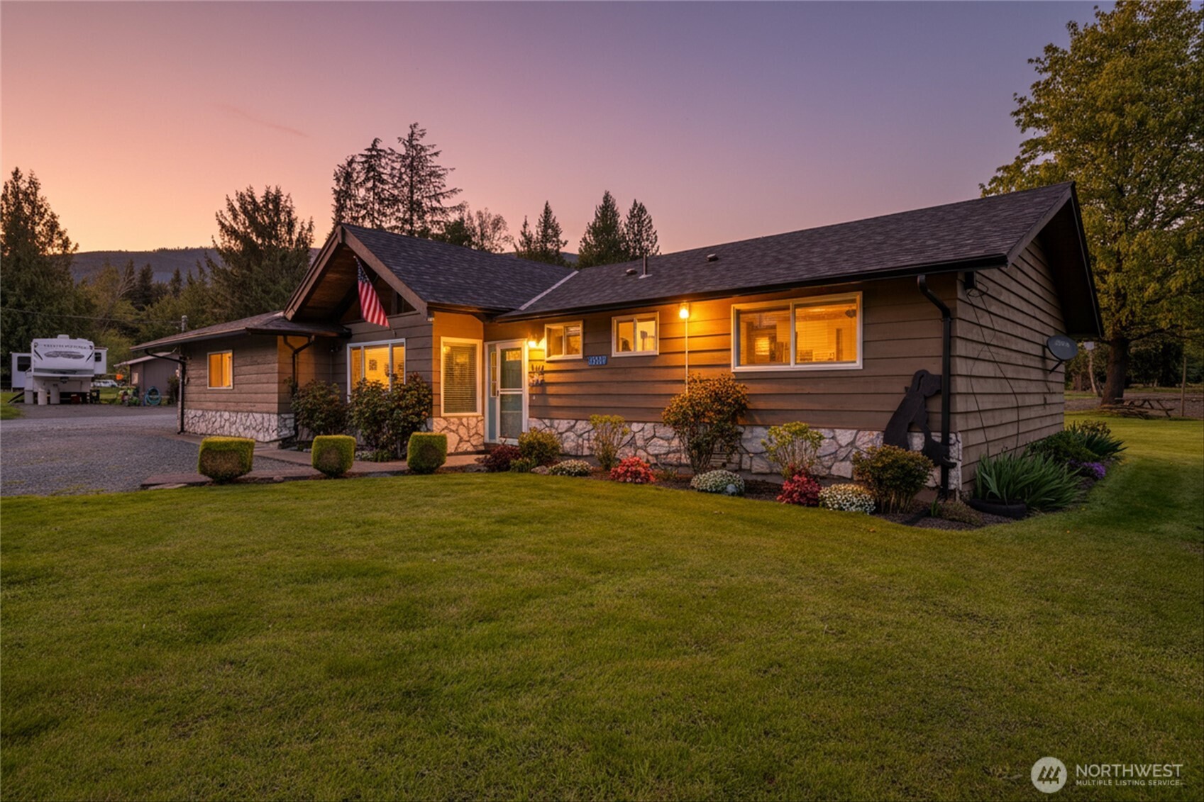 27930 Hoehn Road Sedro-Woolley, WA 98284 - Photo 2 of 40