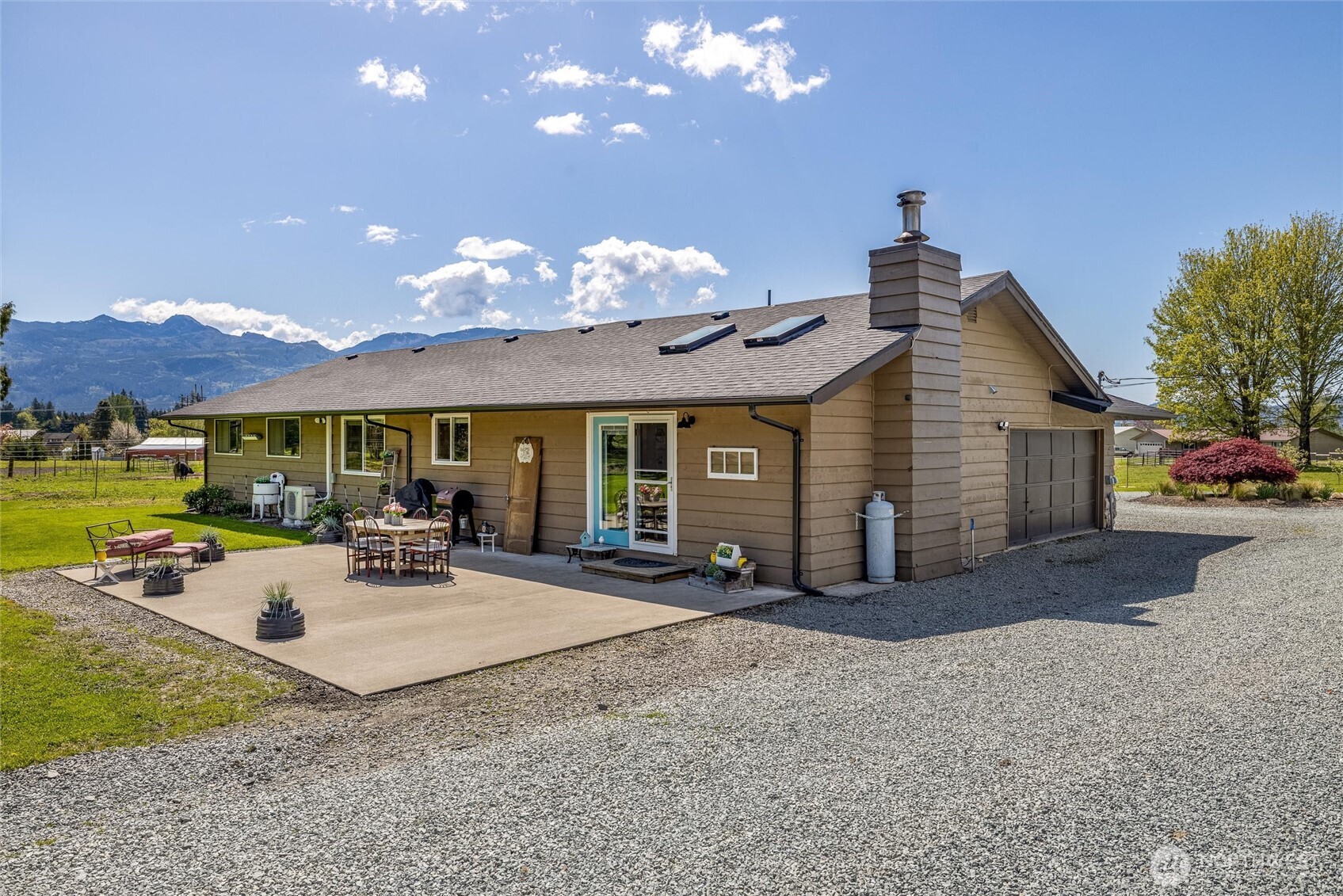 27930 Hoehn Road Sedro-Woolley, WA 98284 - Photo 5 of 40
