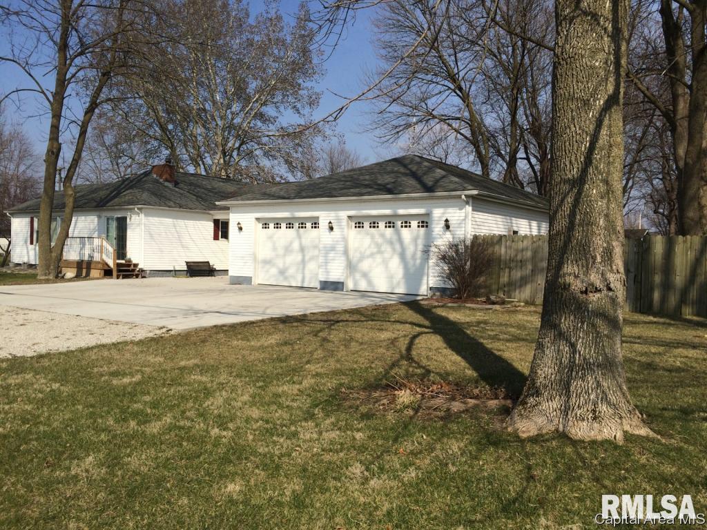 1210 Rutledge Street Pawnee, IL 62558 - Photo 2 of 26