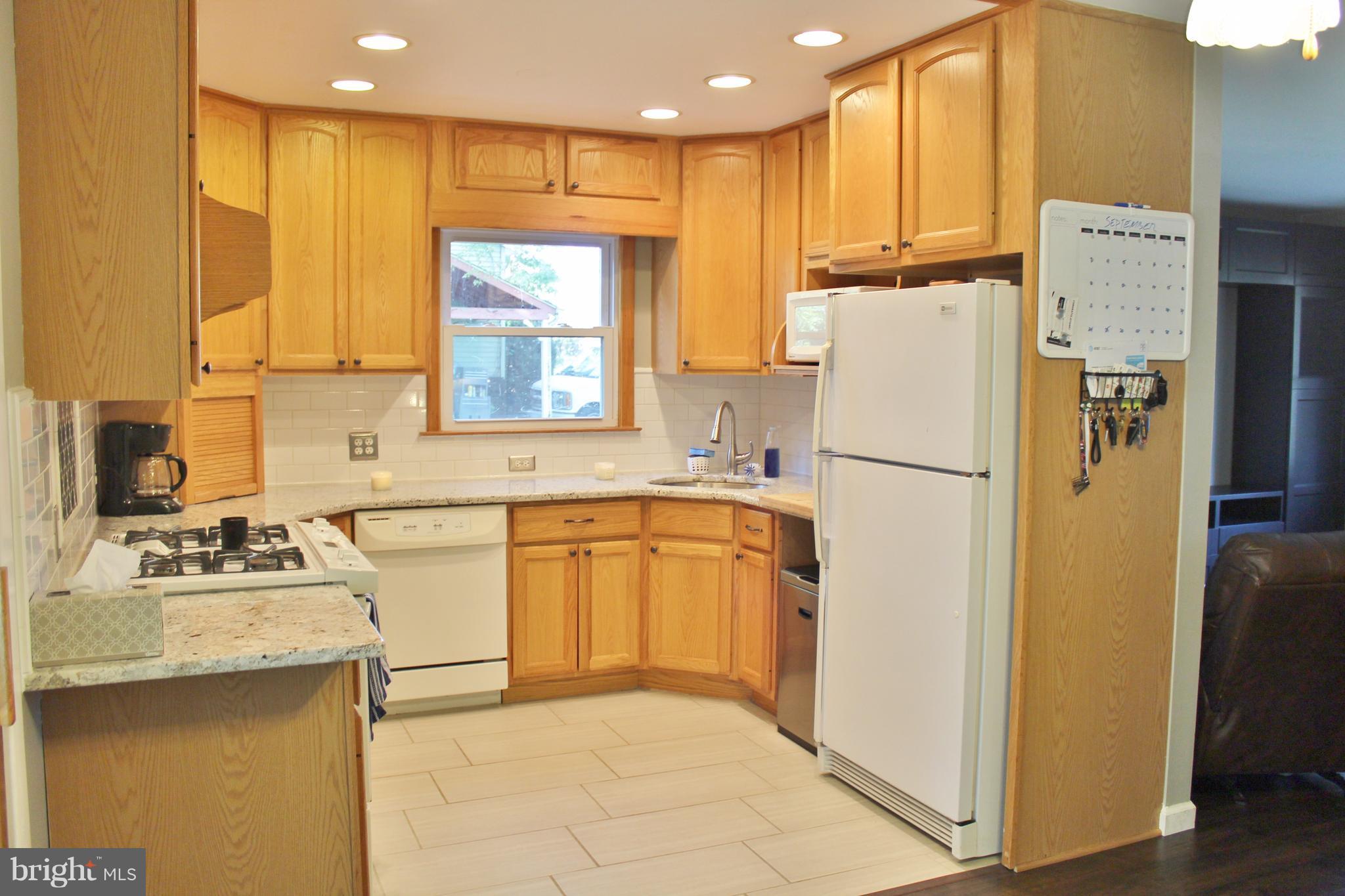 8008 Frye Road Alexandria, VA 22309 - Photo 7 of 30 Bright Upgraded Kitchen w/Custom Tile Backslash!