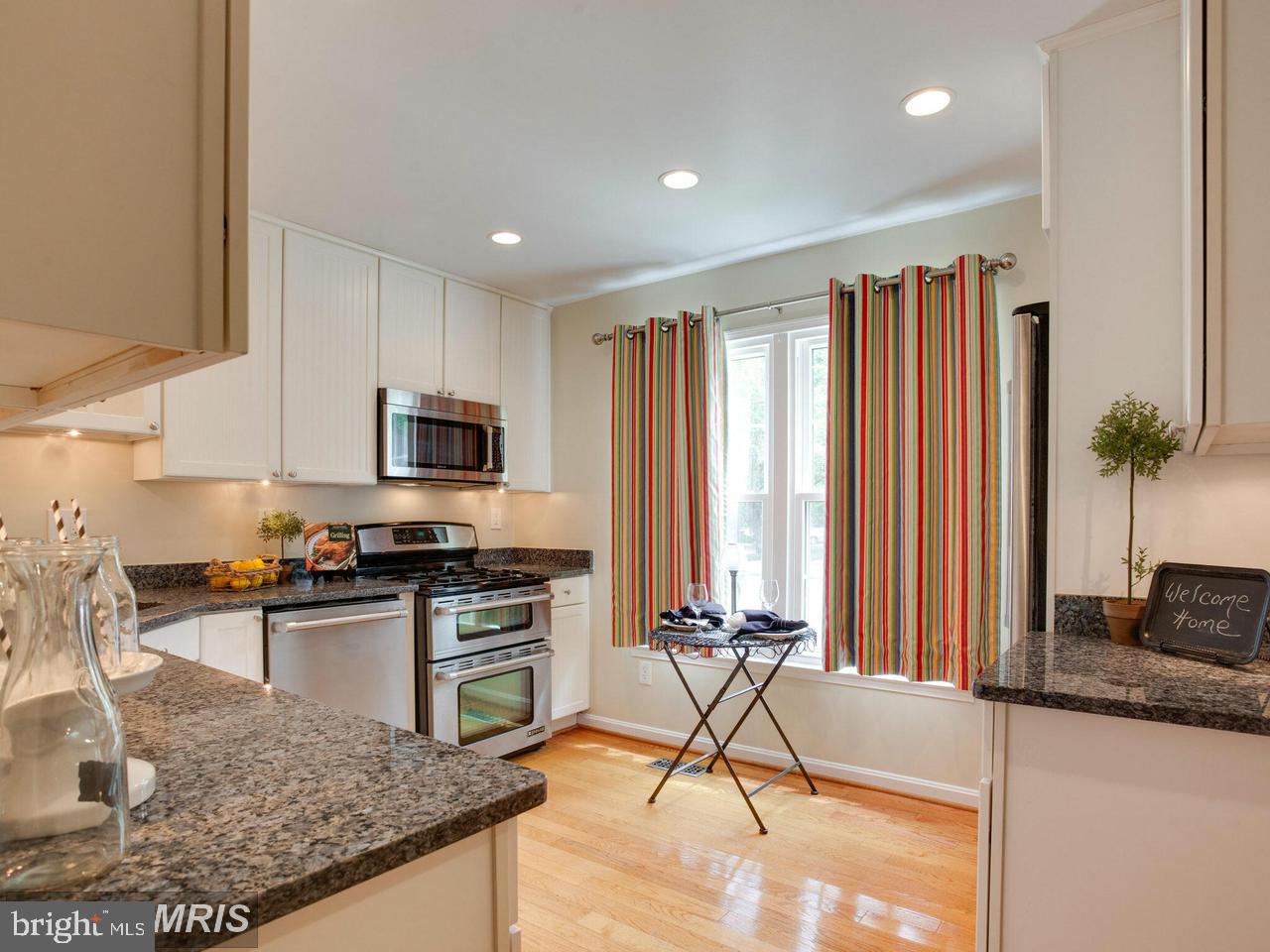Granite counters & lots of lighting