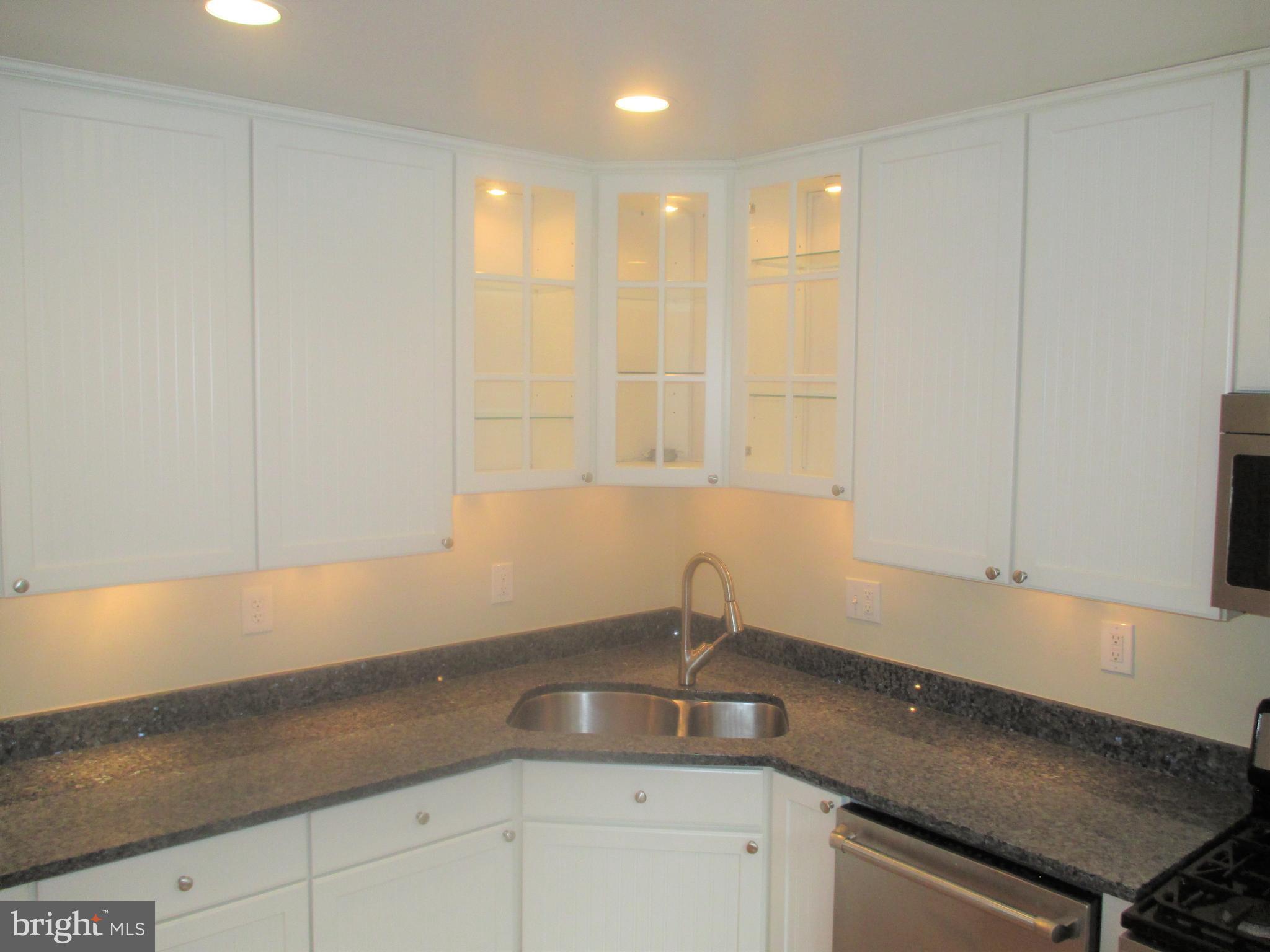 Glass accents with lighting