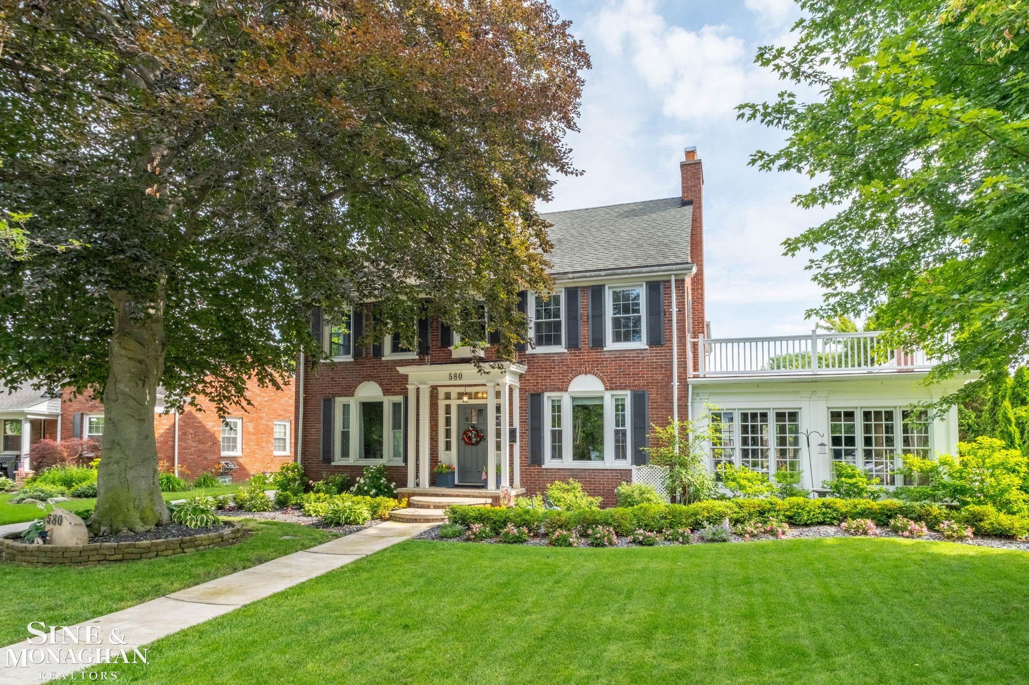 580 Hampton Road Grosse Pointe Woods, MI 48236 - Photo 2 of 77