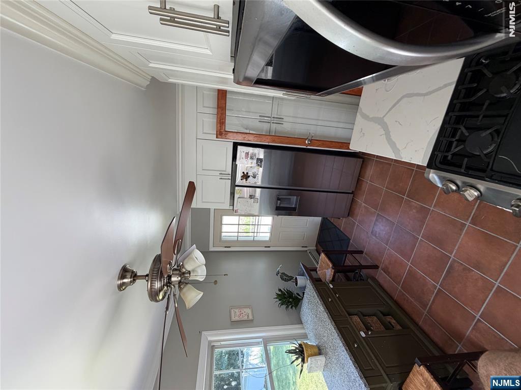 734 Clark Avenue Ridgefield, NJ 07657 - Photo 5 of 12