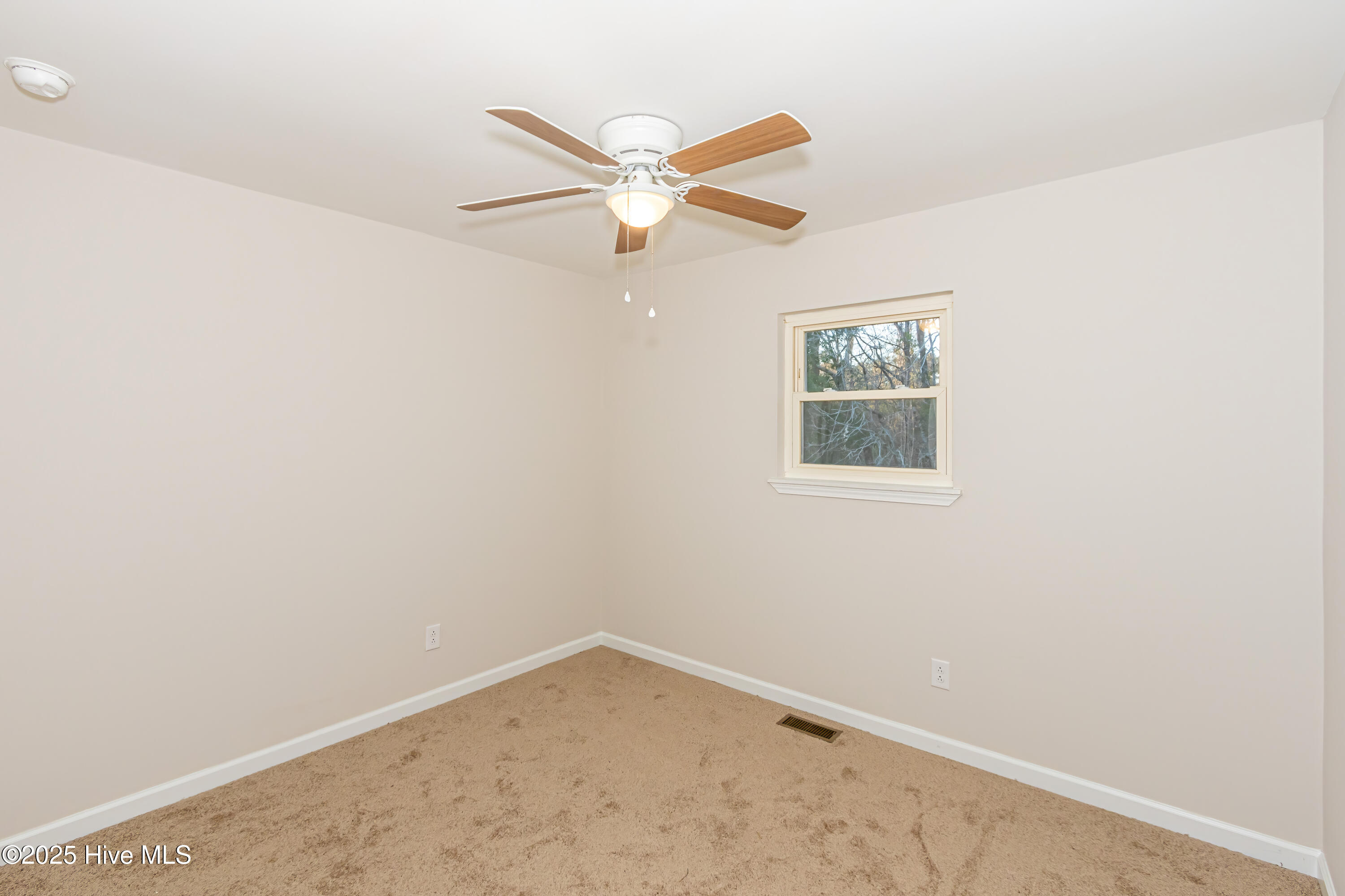 138 Balsam Road Jacksonville, NC 28546 - Photo 29 of 62 Bedroom 2