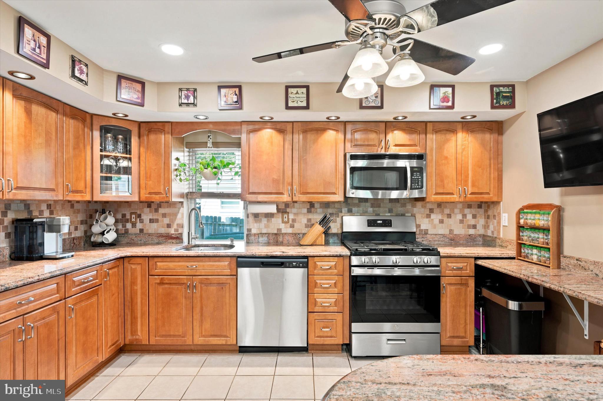747 Surrey Road Aldan, PA 19018 - Photo 10 of 25 Kitchen