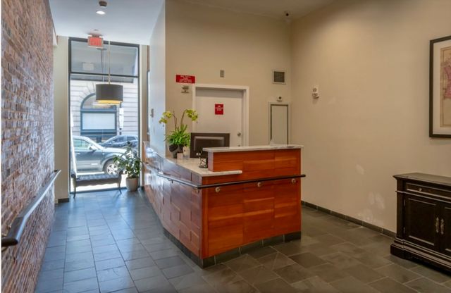 $729,000 | 101 Broad Street, Unit 6E, Boston, MA 02110
