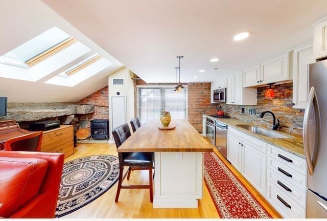 $729,000 | 101 Broad Street, Unit 6E, Boston, MA 02110