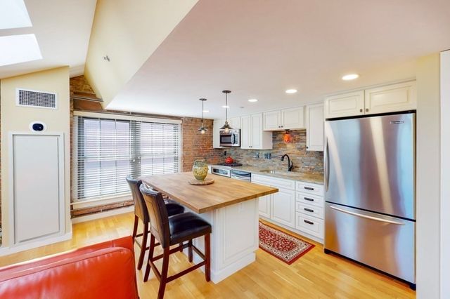$729,000 | 101 Broad Street, Unit 6E, Boston, MA 02110