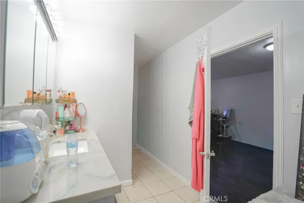 $930,000 | 404 South Poinsettia Avenue, Compton, CA 90221