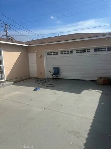 a view of a garage