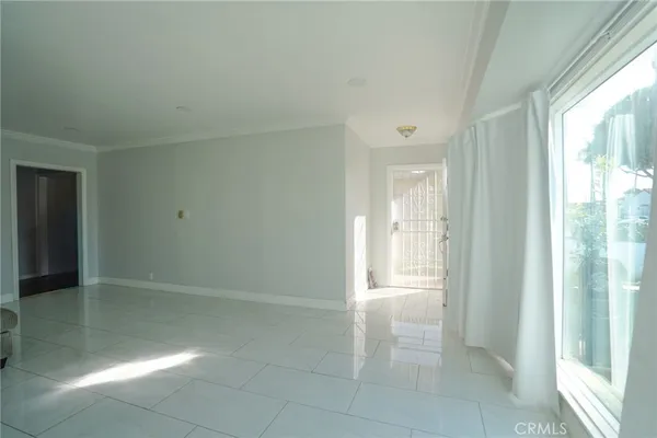 $930,000 | 404 South Poinsettia Avenue, Compton, CA 90221