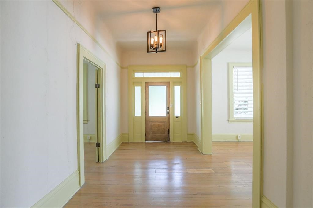 1013 East 26th Street Houston, TX 77009 - Photo 3 of 10 a view of a hallway with wooden floor and windows