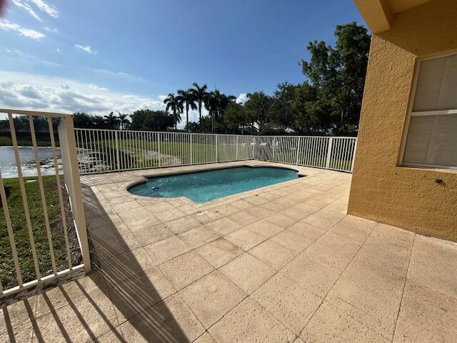 673 Gazetta Way West Palm Beach, FL 33413 - Photo 4 of 35 a view of a backyard