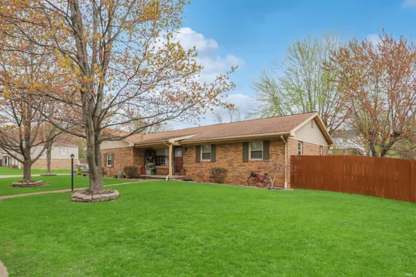 $262,500 | 5144 Kenwood Drive, Newburgh, IN 47630