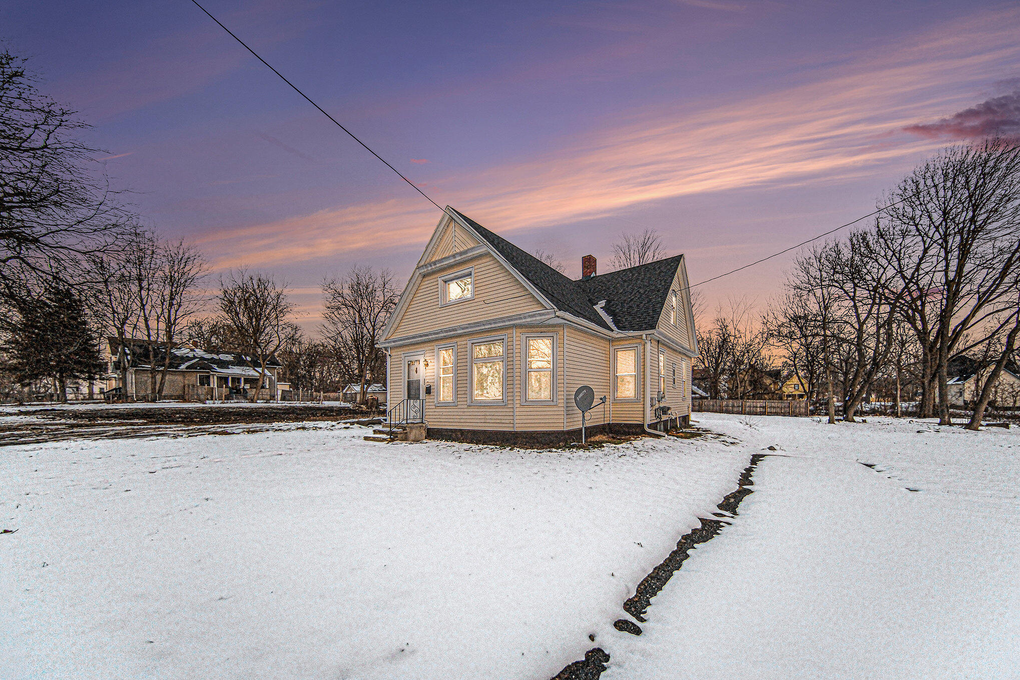 1023 Maple Avenue Jackson, MI 49203 - Photo 1 of 20 001_file_865