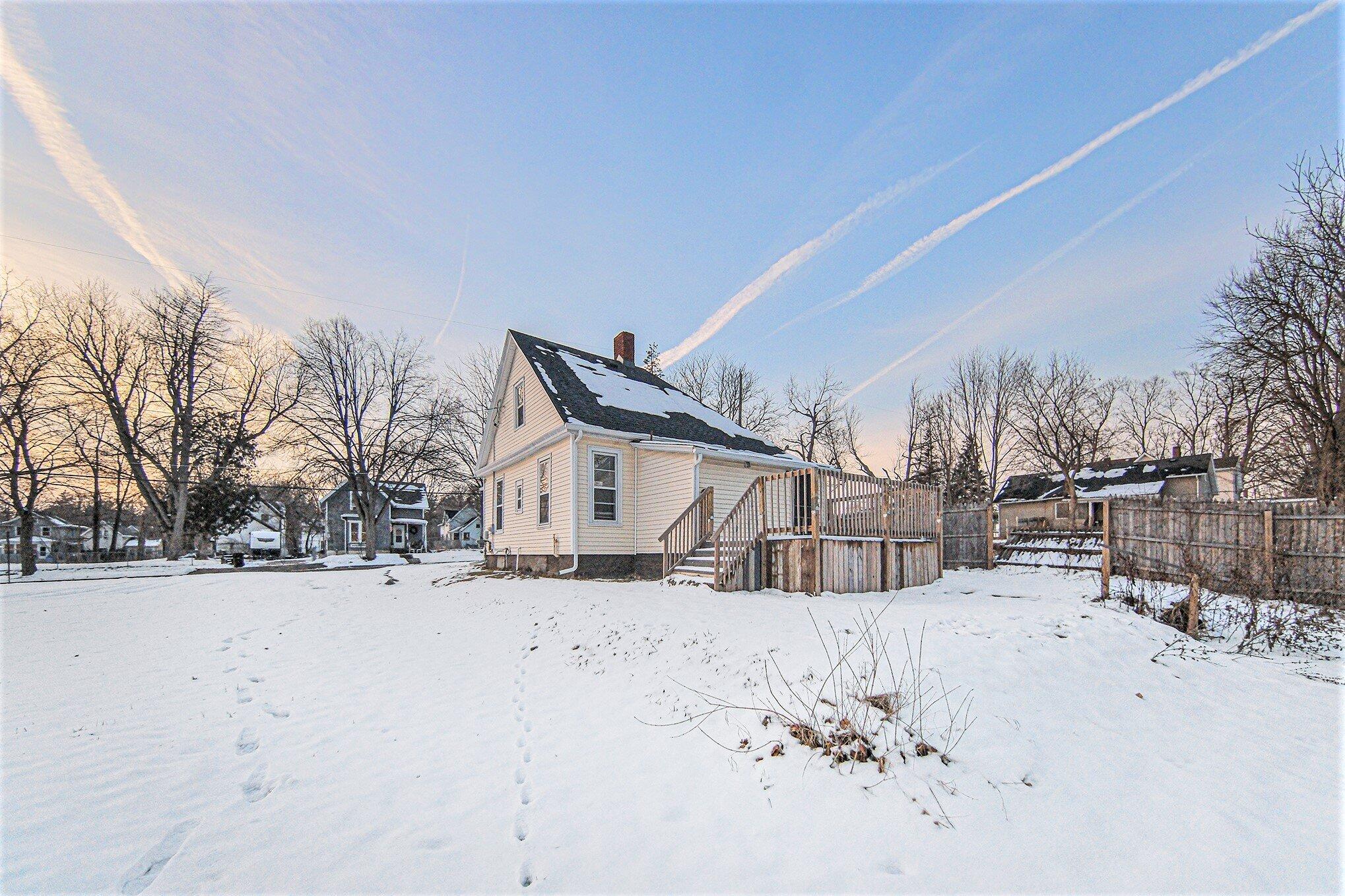 1023 Maple Avenue Jackson, MI 49203 - Photo 3 of 20 003_file_612