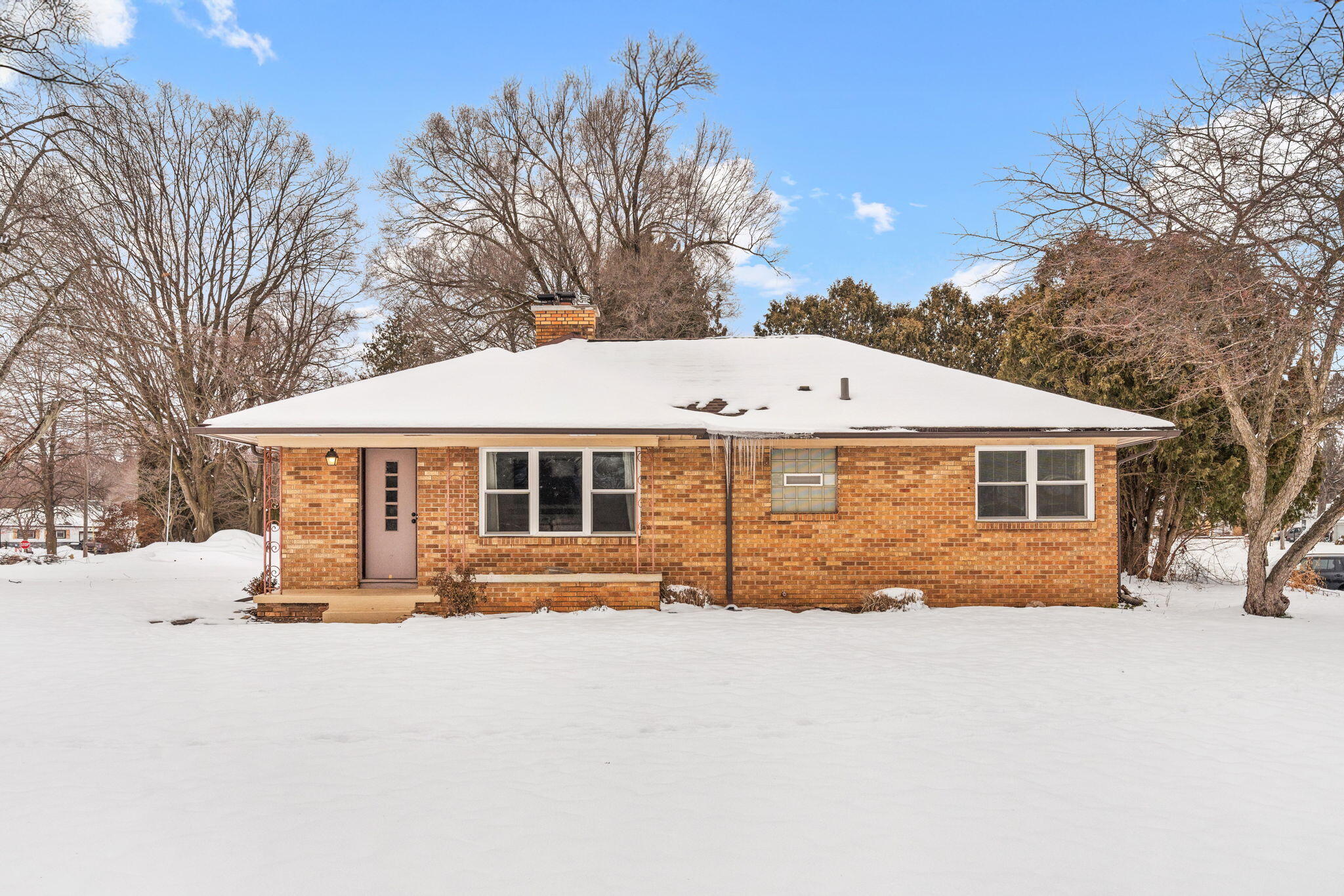 2113 Hamstead Road Northwest Grand Rapids, MI 49504 - Photo 1 of 39 1-web-or-mls-01