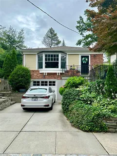 $1,288,888 | 38-47 Douglaston Parkway | Douglaston
